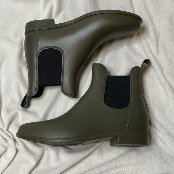 SO Olive Green Lizard Matte Chelsea Rain Boot - Picture 4 of 9